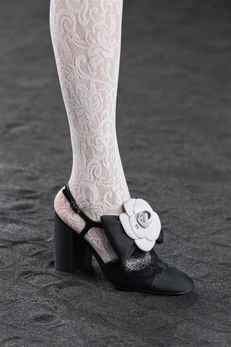 Scarpe Chanel autunno inverno 2022 2023: foto e prezzi